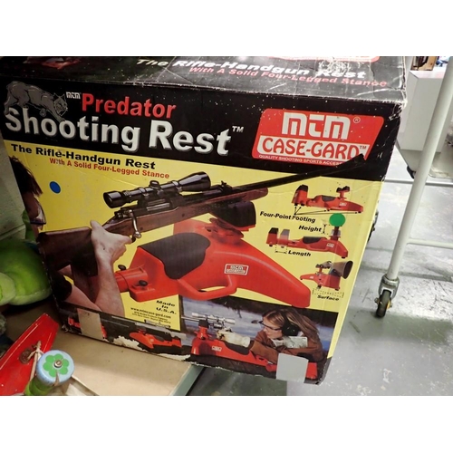 1076 - Boxed Predator shooting rest. Not available for in-house P&P