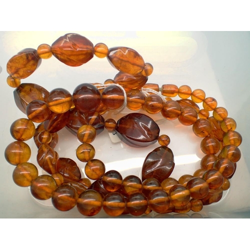 1106 - Two amber necklaces. UK P&P Group 1 (£16+VAT for the first lot and £2+VAT for subsequent lots)
