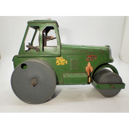 1124 - Minic Toys tinplate road roller. UK P&P Group 1 (£16+VAT for the first lot and £2+VAT for subsequent... 