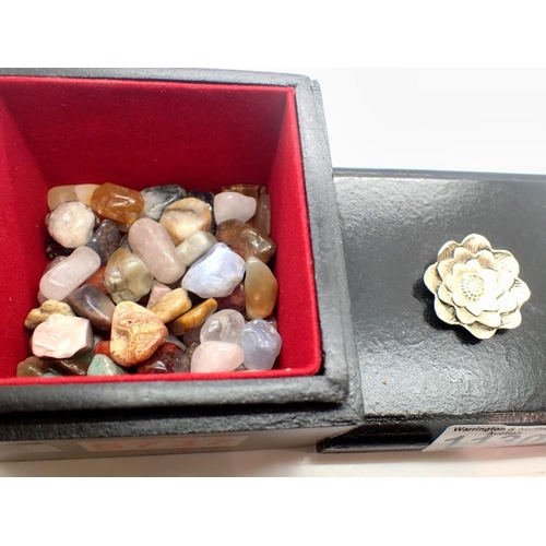 1130 - Collection of polished gemstones and minerals in black trinket box. UK P&P Group 1 (£16+VAT for the ... 