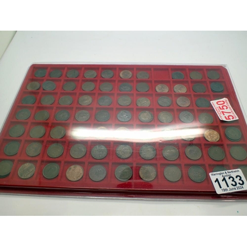 1133 - Collection of 77 bronze farthings in display tray. UK P&P Group 1 (£16+VAT for the first lot and £2+... 