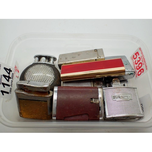 1144 - Box of mixed lighters. UK P&P Group 1 (£16+VAT for the first lot and £2+VAT for subsequent lots)