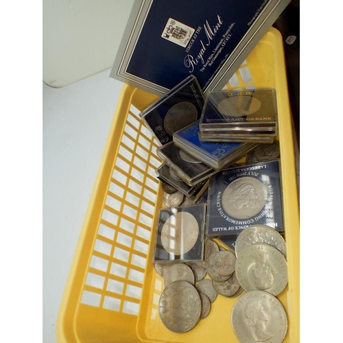 1153 - Collection of mixed coins including crowns. UK P&P Group 2 (£20+VAT for the first lot and £4+VAT for... 