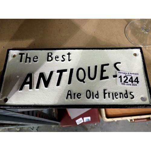 1244 - Cast iron sign The Best Antiques Are Old Friends, L: 24 cm. UK P&P Group 1 (£16+VAT for the first lo... 