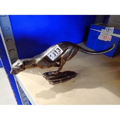 1313 - Cast iron running cheetah figure, L: 30 cm. UK P&P Group 1 (£16+VAT for the first lot and £2+VAT for... 