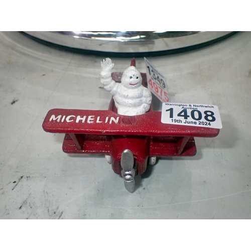 1408 - Cast iron Michelin Man in a plane. UK P&P Group 1 (£16+VAT for the first lot and £2+VAT for subseque... 