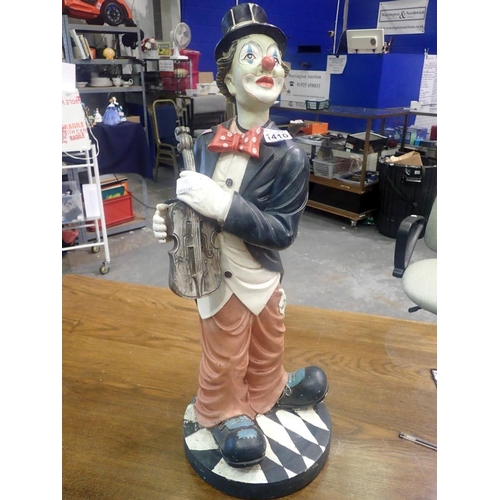 1410 - Resin clown with a violin statue, H: 73 cm. Not available for in-house P&P