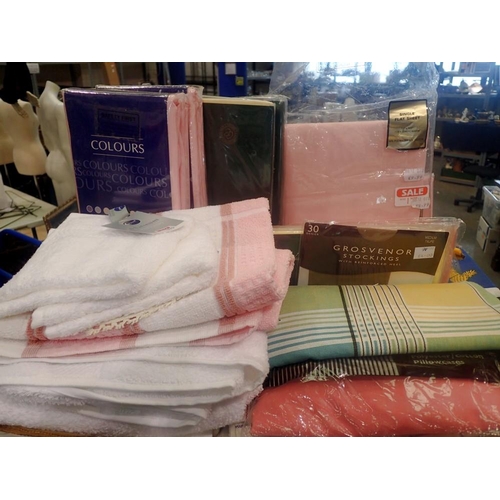 1418 - Quantity of household linens, mostly factory sealed. Not available for in-house P&P