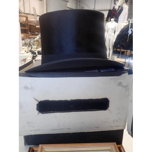 1462 - Boxed top hat in good condition, size 6 3/4. Not available for in-house P&P