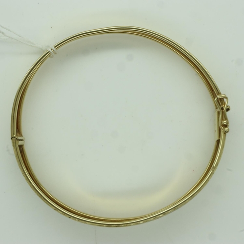 2 - A 9ct gold bangle, hinged, D: 60 mm, 10.0g. UK P&P Group 0 (£6+VAT for the first lot and £1+VAT for ... 