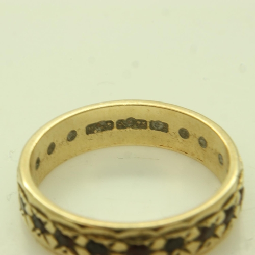 21 - 9ct gold eternity ring set with garnets, size L, 2.8g. UK P&P Group 0 (£6+VAT for the first lot and ... 