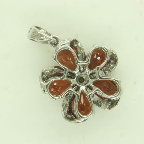 32 - 18ct white gold garnet and diamond set pendant, 3.1g. UK P&P Group 0 (£6+VAT for the first lot and £... 