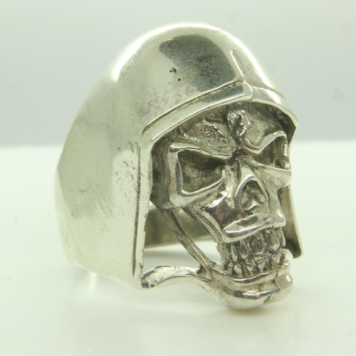 5 - Heavy gauge silver skull ring, size V/W. UK P&P Group 0 (£6+VAT for the first lot and £1+VAT for sub... 