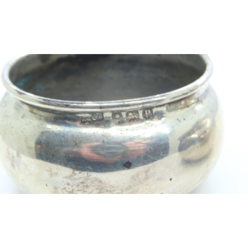 109 - Pair of hallmarked silver open salts, combined 32g, Birmingham assay. UK P&P Group 1 (£16+VAT for th... 