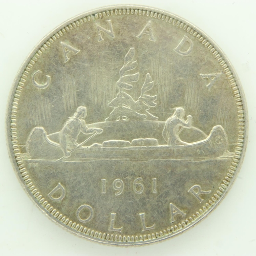 130 - 1961 - silver Canadian Dollar - Elizabeth II. UK P&P Group 0 (£6+VAT for the first lot and £1+VAT fo... 