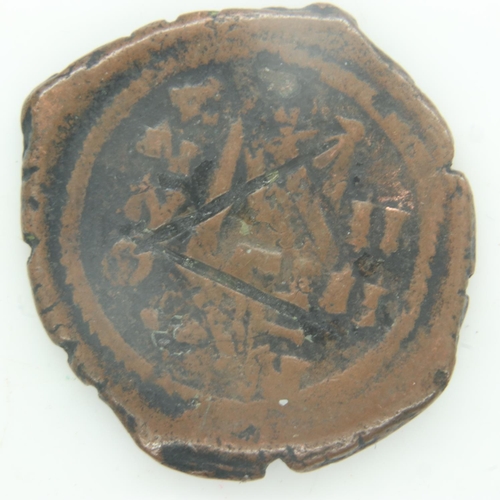139 - Circa 600AD - Christian Byzantine follis with saints depicted. UK P&P Group 0 (£6+VAT for the first ... 