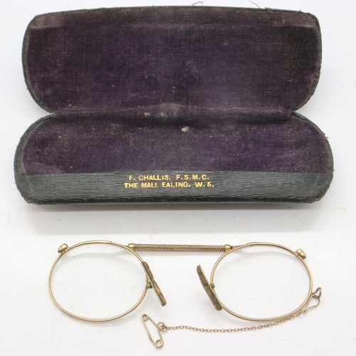 153 - Pair of cased Victorian gold plated pince-nez spectacles. UK P&P Group 1 (£16+VAT for the first lot ... 