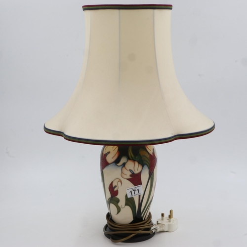 171 - Moorcroft Calla Lily pattern table lamp, with shade, no cracks or chips, H: 26 cm to top of base, bo... 