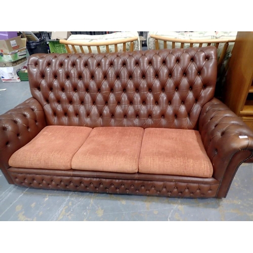 1790G - Brown leather Chesterfield setee with fabric cushions. Not available for in-house P&P