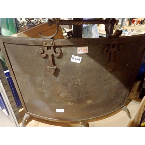 1980A - Metal fire guard, 62 x 56 cm H. Not available for in-house P&P