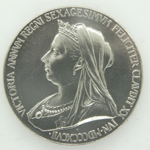 142 - 1837 - 1897 - Silver medal commemorative of Queen Victoria, D: 25mm. UK P&P Group 0 (£6+VAT for the ... 