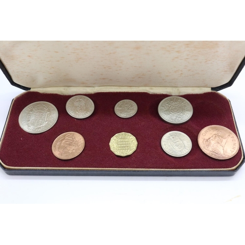 2058 - 1967 specimen set of UK coins (shillings 1966), within a fitted case. UK P&P Group 0 (£6+VAT for the... 
