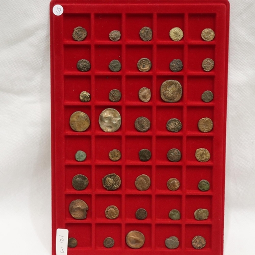 2087 - Quantity of ancient Roman coins presented in felt tray. UK P&P Group 1 (£16+VAT for the first lot an... 