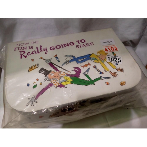 1025 - Roald Dahl three piece travel cases set, as new. Not available for in-house P&P