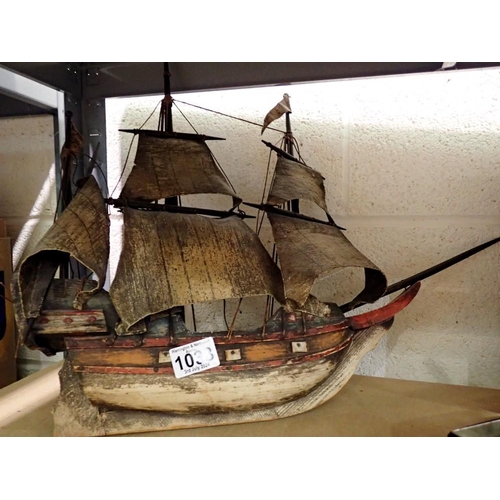 1033 - Wooden boat, measuring 43 x 52 cm. Not available for in-house P&P