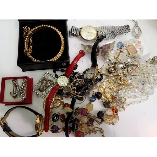 1112 - Small quantity of costume jewellery and watches. UK P&P Group 1 (£16+VAT for the first lot and £2+VA... 