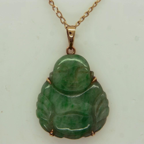 27 - A 9ct gold mounted carved jade pendant in the form of a Buddha, drop L: 25 mm, on a 9ct gold chain, ... 