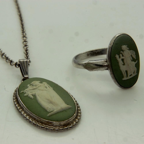 29 - Boxed Wedgwood green and white necklace and ring. UK P&P Group 1 (£16+VAT for the first lot and £2+V... 