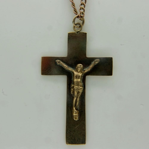 3 - 9ct gold crucifix pendant necklace, L: 63.5 cm, 9.2g. UK P&P Group 0 (£6+VAT for the first lot and £... 