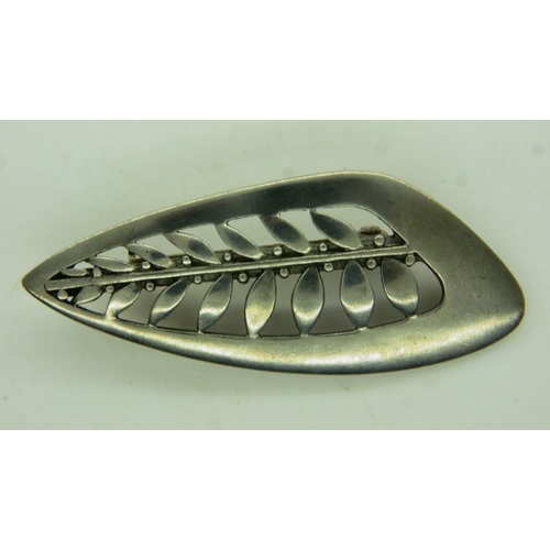 44 - Boxed Scottish designer pewter brooch, L: 65 mm. UK P&P Group 1 (£16+VAT for the first lot and £2+VA... 