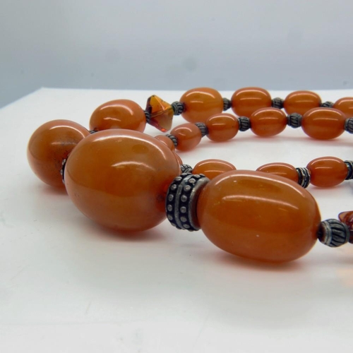 52 - Butterscotch Amber beaded necklace, largest bead L: 20 mm, necklace L: 54 cm. UK P&P Group 0 (£6+VAT... 