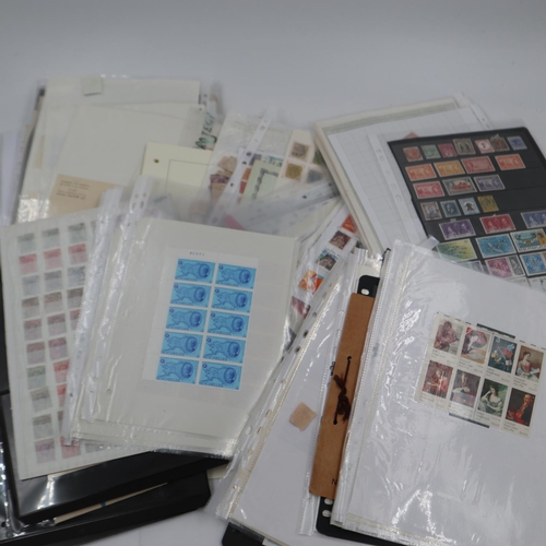 385 - Case of mixed world and Commonwealth stamps. Without case UK P&P Group 2 (£20+VAT for the first lot ... 