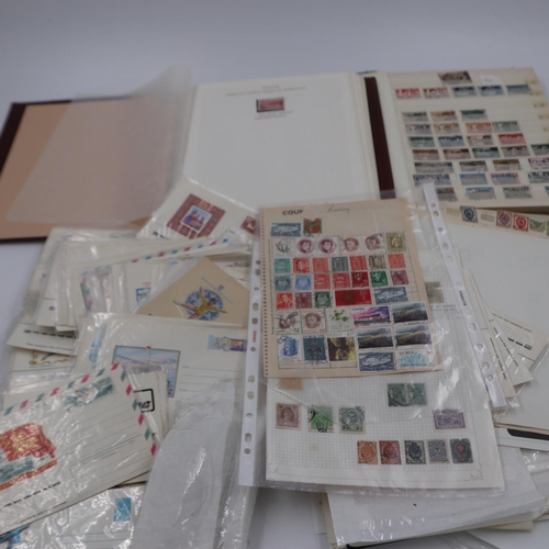 392 - Case of Russian stamps, including two albums and first day covers. Without case UK P&P Group 2 (£20+... 