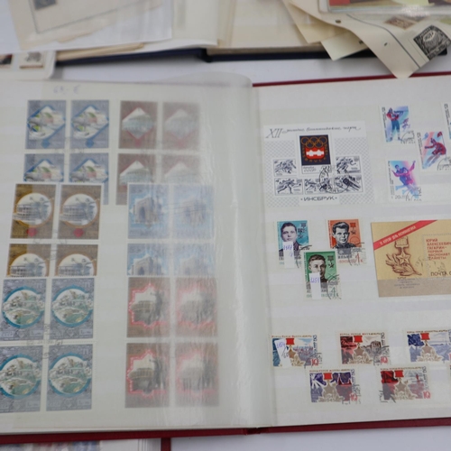396 - Case of Russian stamps, three albums and loose pages. Without case UK P&P Group 2 (£20+VAT for the f... 