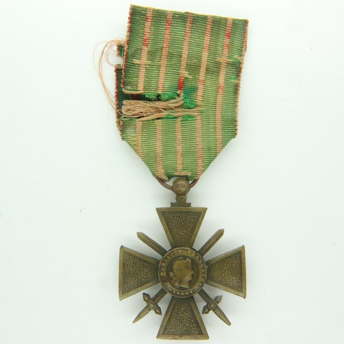 2249 - French WWI croix de guerre. UK P&P Group 0 (£6+VAT for the first lot and £1+VAT for subsequent lots)