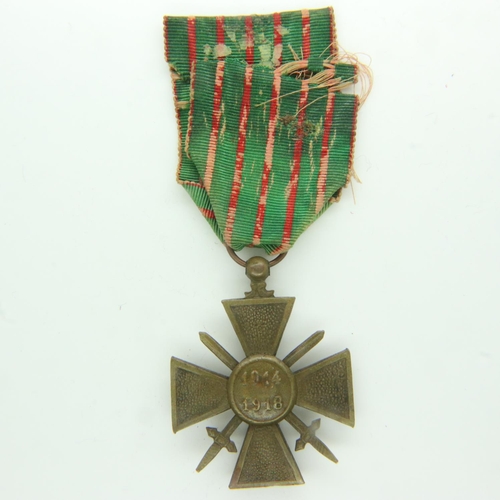 2249 - French WWI croix de guerre. UK P&P Group 0 (£6+VAT for the first lot and £1+VAT for subsequent lots)