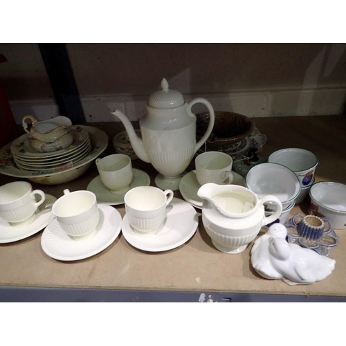 1052 - Mixed ceramics including a Royal Doulton dessert set. Not available for in-house P&P