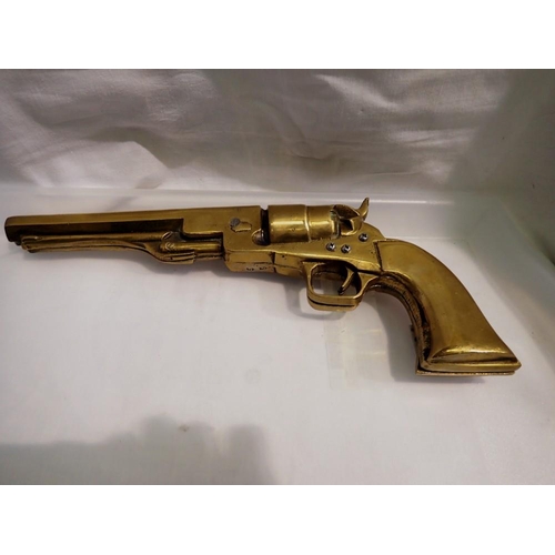 1066 - Replica brass revolver, L: 35 cm. Not available for in-house P&P