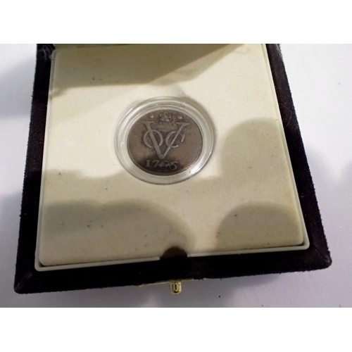 1072 - Dutch 1766 VOC Duit coin - boxed. UK P&P Group 1 (£16+VAT for the first lot and £2+VAT for subsequen... 