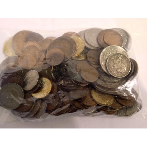 1074 - A collection of 19th and 20th century world coins. UK P&P Group 1 (£16+VAT for the first lot and £2+... 