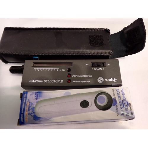 1091 - Diamond tester with a 40x magnifier. UK P&P Group 1 (£16+VAT for the first lot and £2+VAT for subseq... 