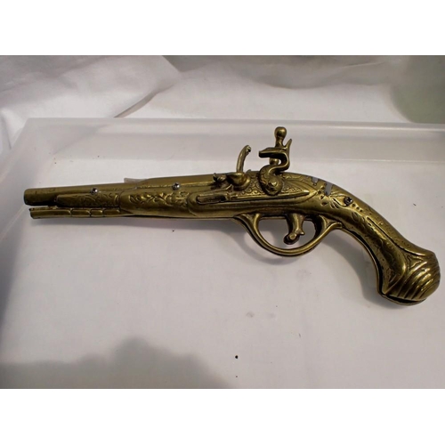 1096 - Replica brass pistol, L: 33 cm. Not available for in-house P&P