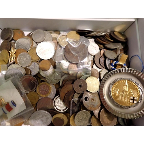 1123 - 2.2kg of mixed coins/tokens. UK P&P Group 2 (£20+VAT for the first lot and £4+VAT for subsequent lot... 