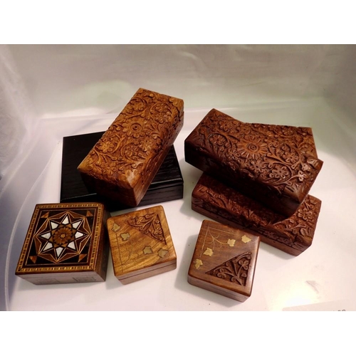 1127 - Eight treen trinket boxes. UK P&P Group 2 (£20+VAT for the first lot and £4+VAT for subsequent lots)