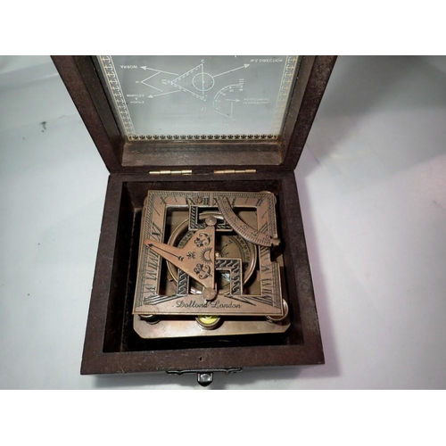 1134 - Boxed sundial compass. UK P&P Group 1 (£16+VAT for the first lot and £2+VAT for subsequent lots)