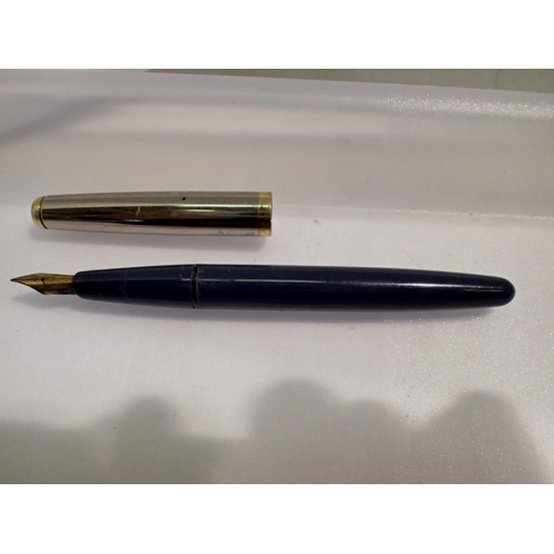 1155 - Parker fountain pen with 14ct gold nib. UK P&P Group 1 (£16+VAT for the first lot and £2+VAT for sub... 